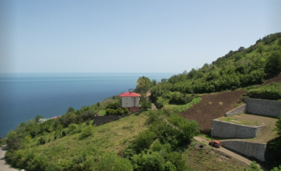 AKÇAABAT MERSİN'DE DENİZ VE DOĞA MANZARALI 1283 M2 SATILIK VİLLA PROJELİ ARSA