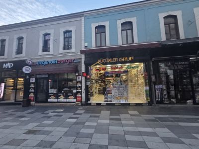 MEYDAN UZUN SOKAK DA 140 M2 DEVREN KİRALIK İŞYERİ
