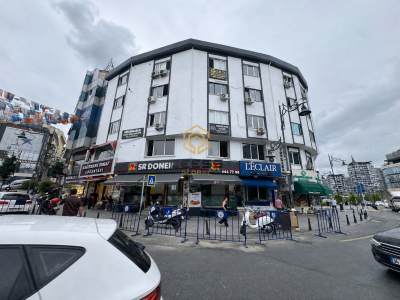 KAĞITHANE'NİN EN İŞLEK NOKTASINDA DEVREN KİRALIK KUAFÖR SALONU