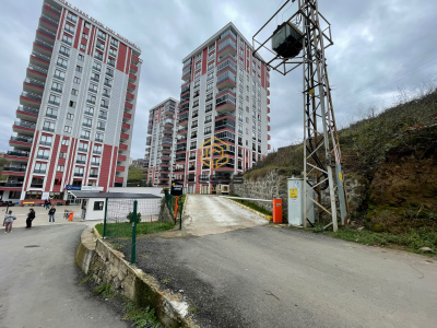 TRABZON YALINCAK GÜNEŞ SİTESİNDE 4,5+1 SATILIK EŞYALI DAİRE