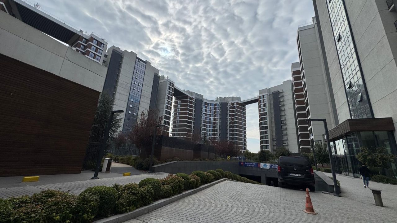 KÜÇÜKÇEKMECE FATİH BLUE LAKE SİTESİ'NDE 3+1 SATILIK DAİRE