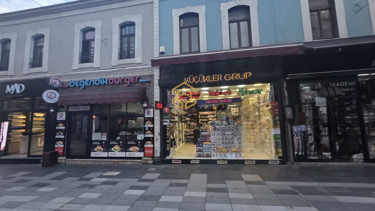 MEYDAN UZUN SOKAK DA 140 M2 DEVREN KİRALIK İŞYERİ