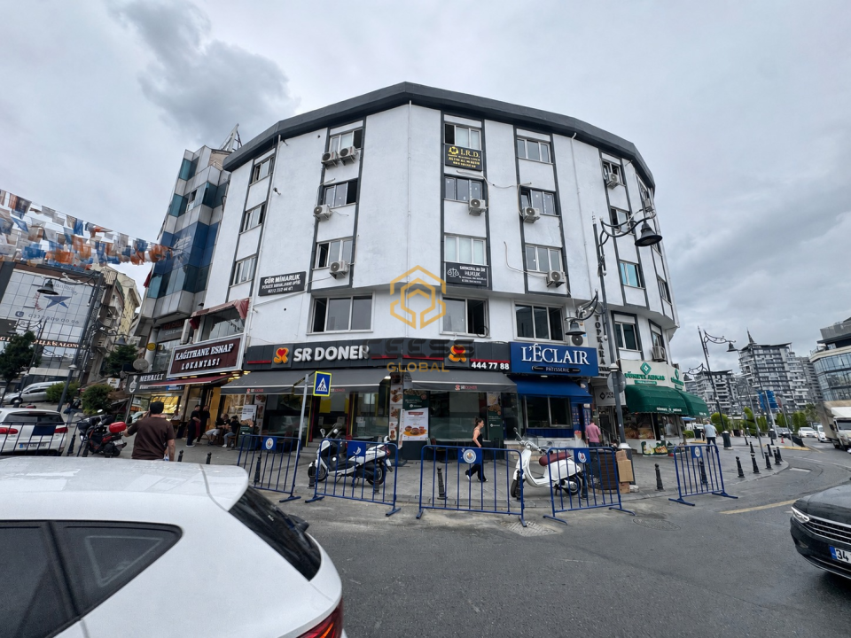 KAĞITHANE'NİN EN İŞLEK NOKTASINDA DEVREN KİRALIK KUAFÖR SALONU
