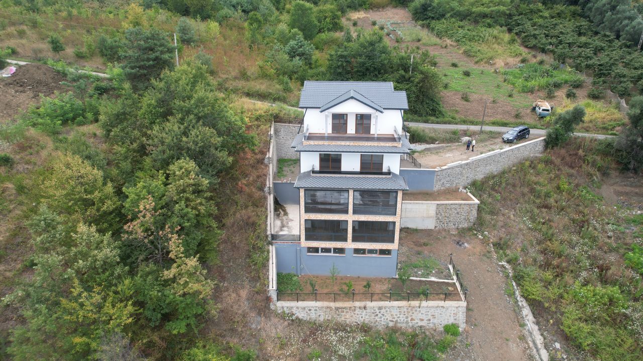 AKÇAABAT DENİZ MANZARALI 5 KATLI ÖZEL YAPIM SATILIK VİLLA